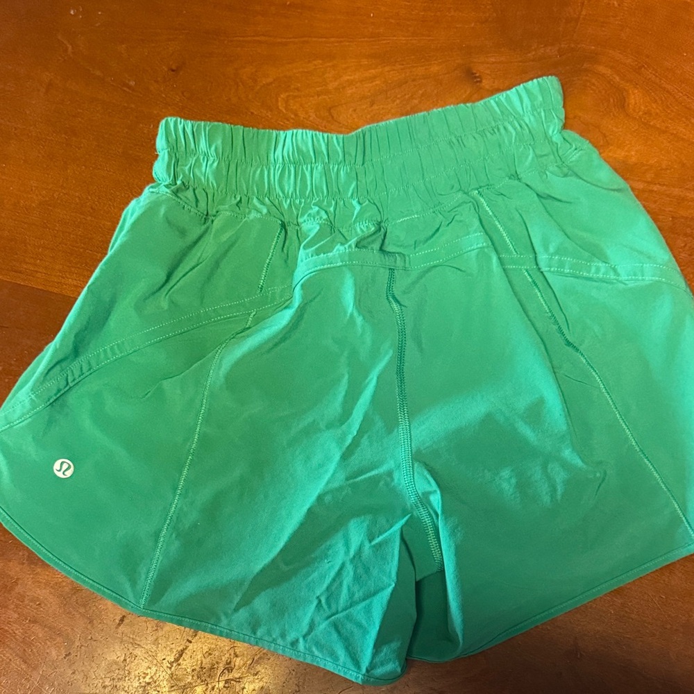 lululemon athletica Track that 5” mid rise size 6